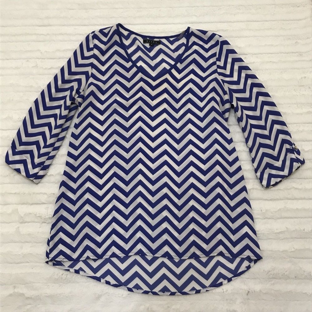 Kiara Womens Chevron Blouse Top Size Small S Blue and White V-Neck Shirt